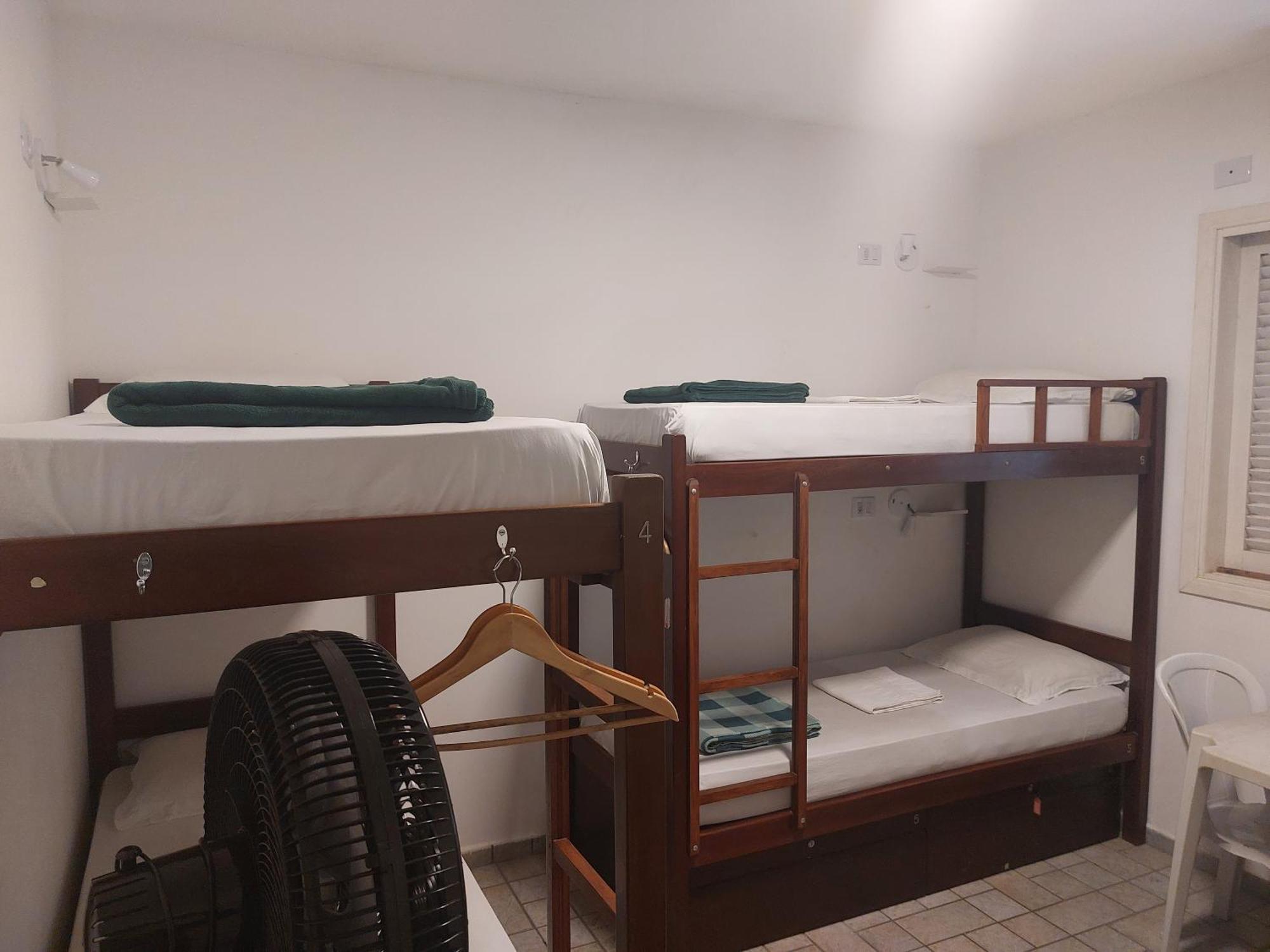 Cama em Dormitório Misto com 6 Camas